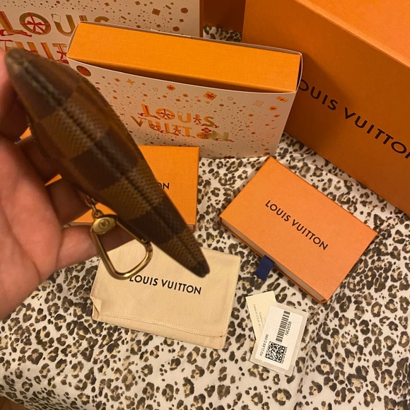 Louis Vuitton Key Pouch - Picture 9 of 9